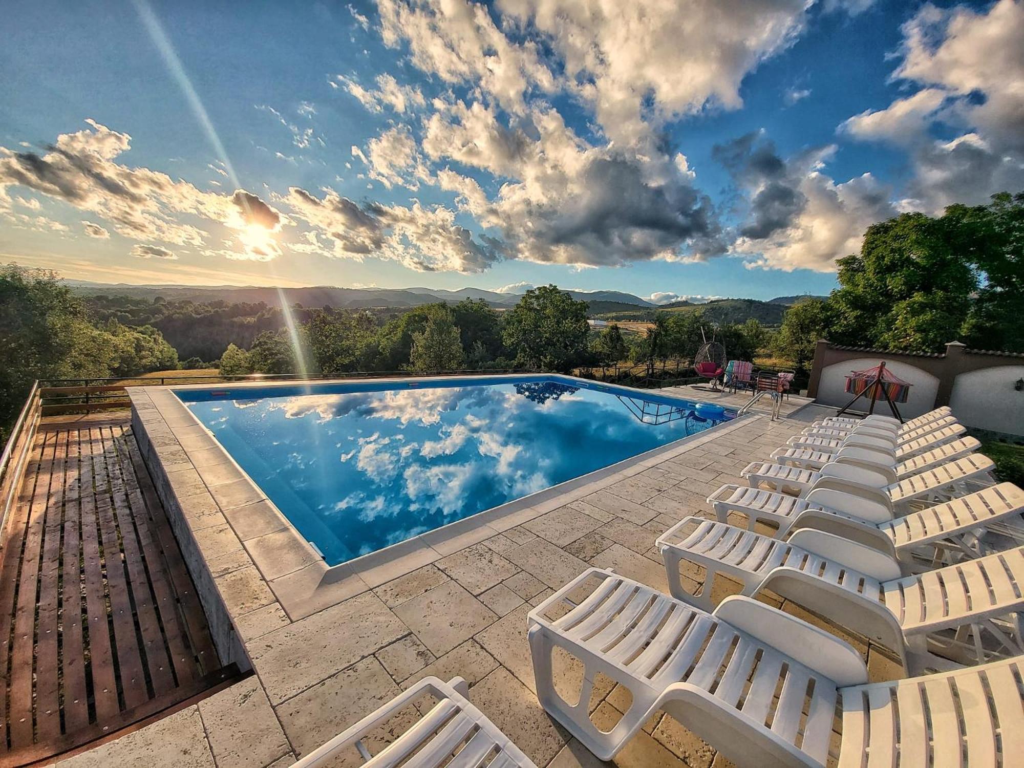 Hotel Conacul Lui Bulica Novaci-Străini Exterior foto