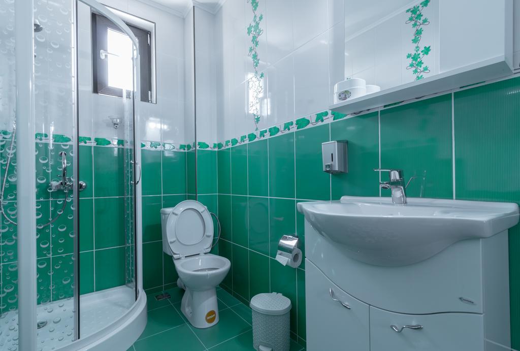 Hotel Conacul Lui Bulica Novaci-Străini Exterior foto