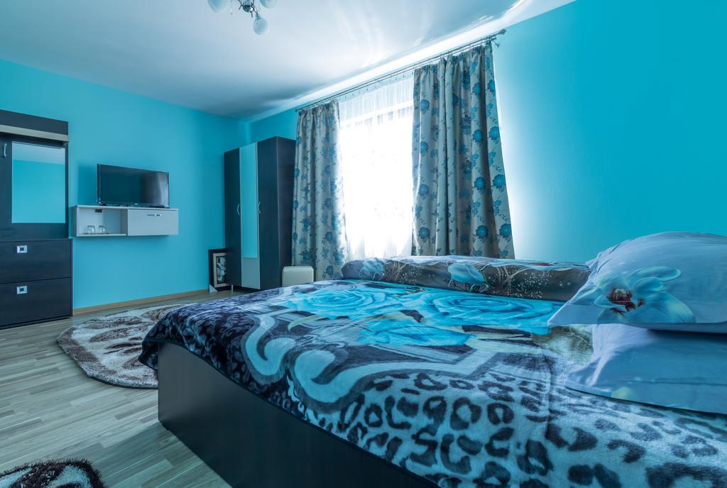 Hotel Conacul Lui Bulica Novaci-Străini Exterior foto