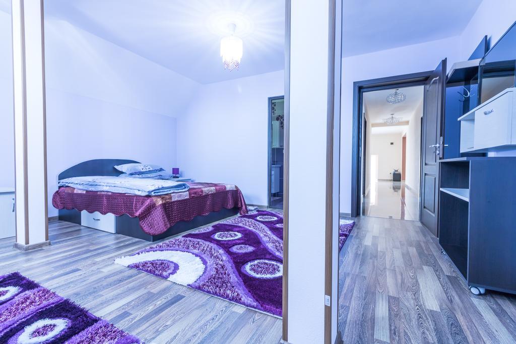 Hotel Conacul Lui Bulica Novaci-Străini Exterior foto