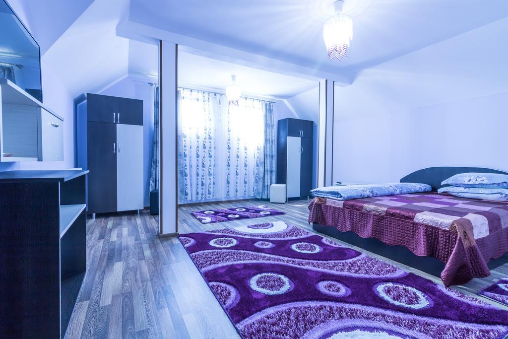 Hotel Conacul Lui Bulica Novaci-Străini Exterior foto