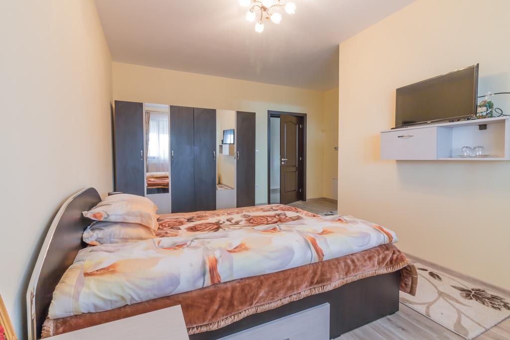 Hotel Conacul Lui Bulica Novaci-Străini Exterior foto