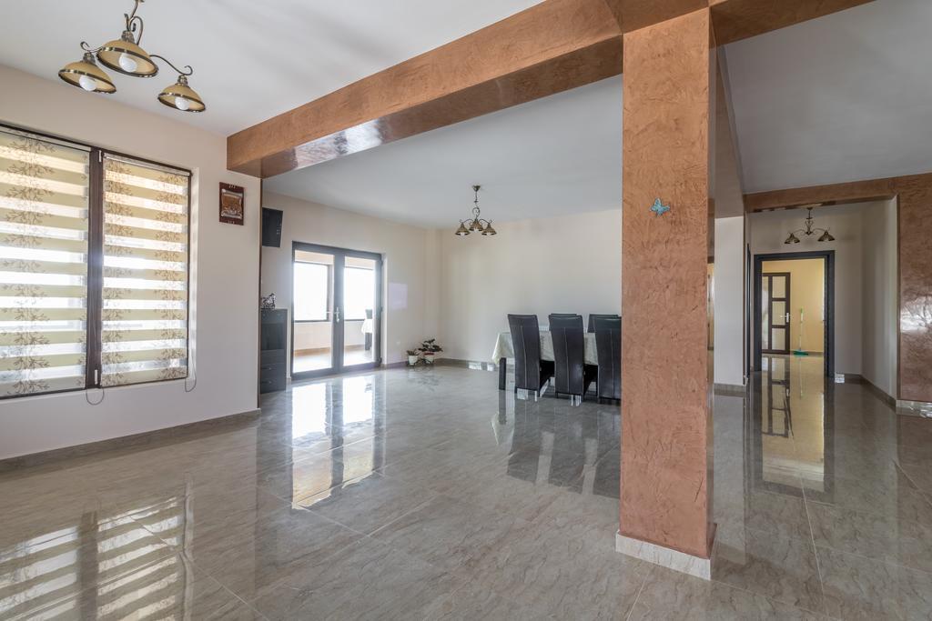 Hotel Conacul Lui Bulica Novaci-Străini Exterior foto