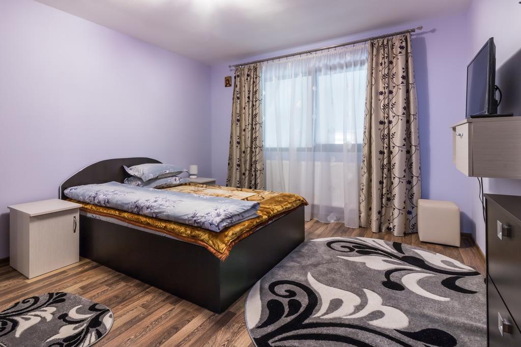 Hotel Conacul Lui Bulica Novaci-Străini Exterior foto