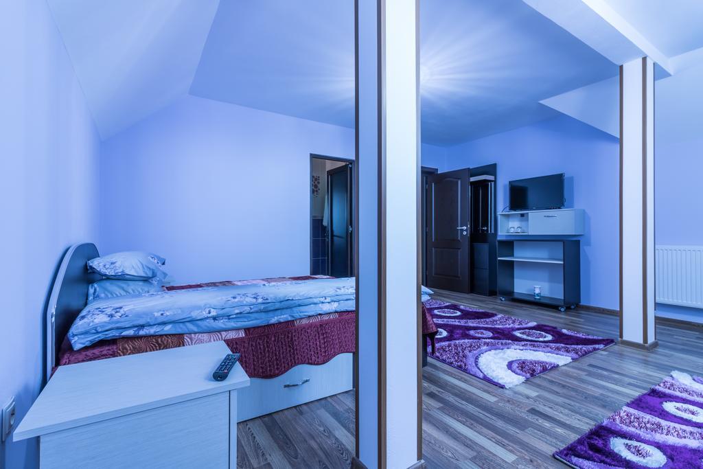 Hotel Conacul Lui Bulica Novaci-Străini Exterior foto